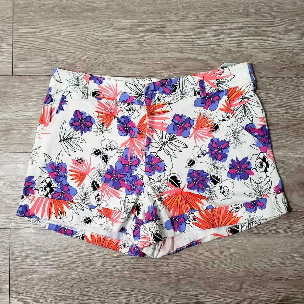 NWT White & bright size 6 floral shorts w/ pockets beach spring summer stretch
